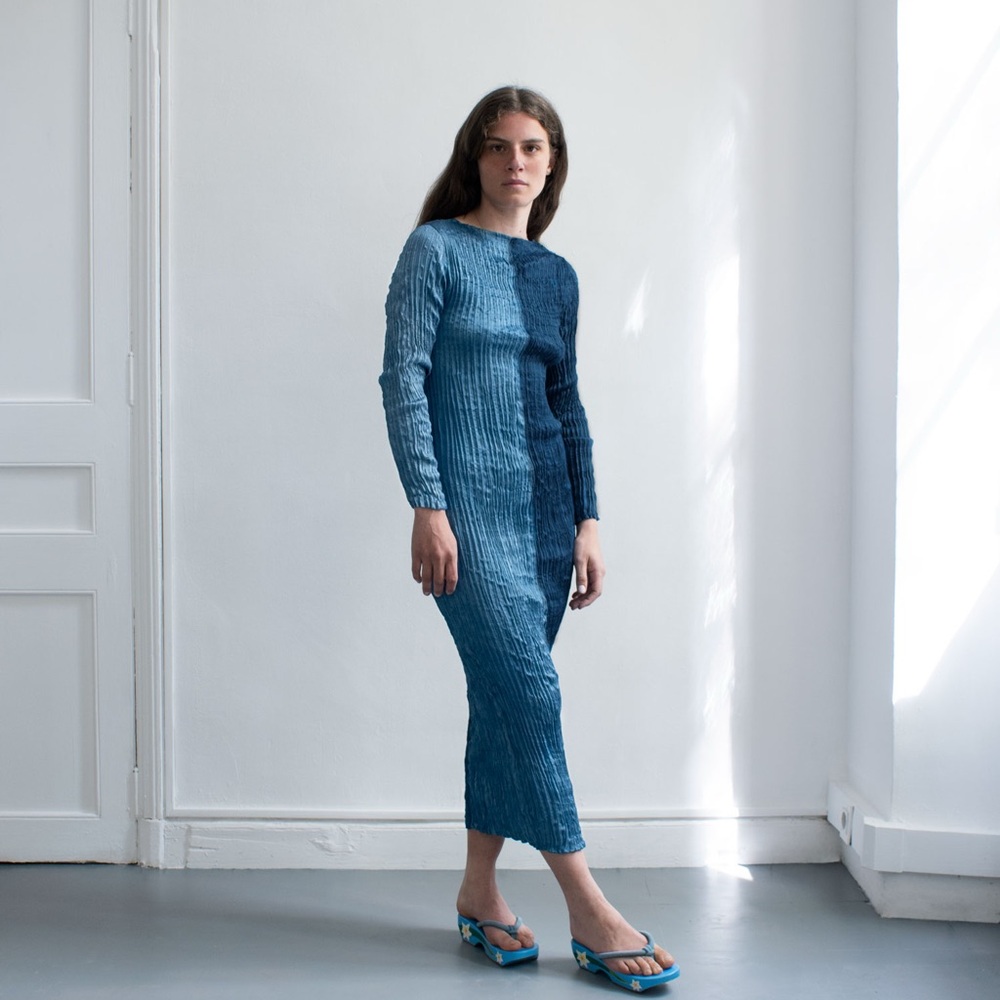Azur Silk Plissé dress, Indigo two tone, M - Picture 3 of 8